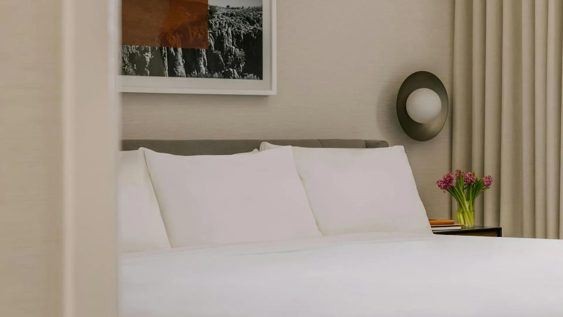 Aparthotel Sonder The Sunset Vancouver Canada