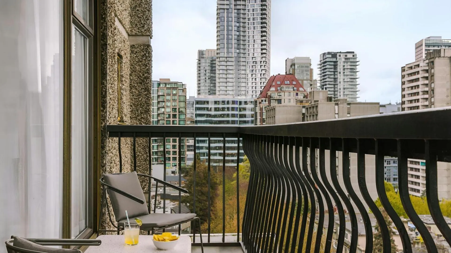 ***  Aparthotel Sonder The Sunset Vancouver Canada
